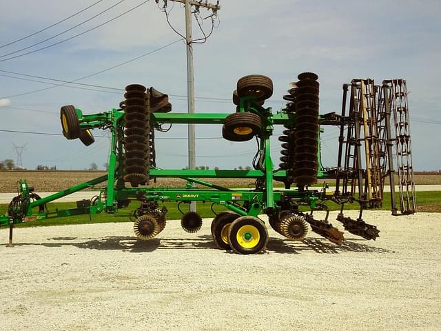 Image of John Deere 2660VT equipment image 2