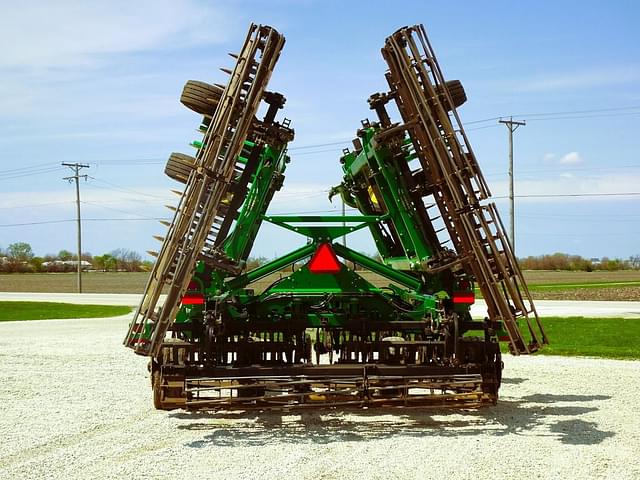 Image of John Deere 2660VT equipment image 4