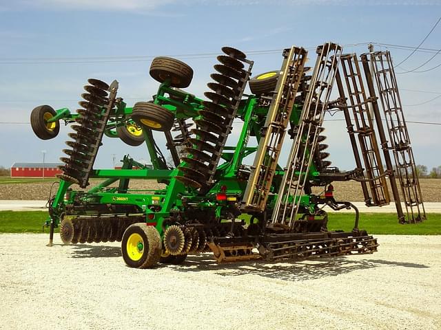Image of John Deere 2660VT equipment image 3
