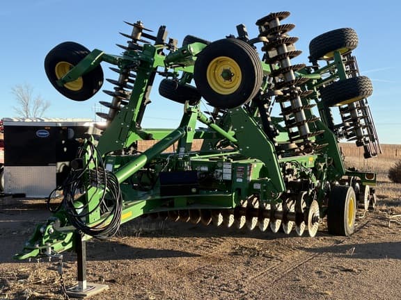 Image of John Deere 2660VT equipment image 1