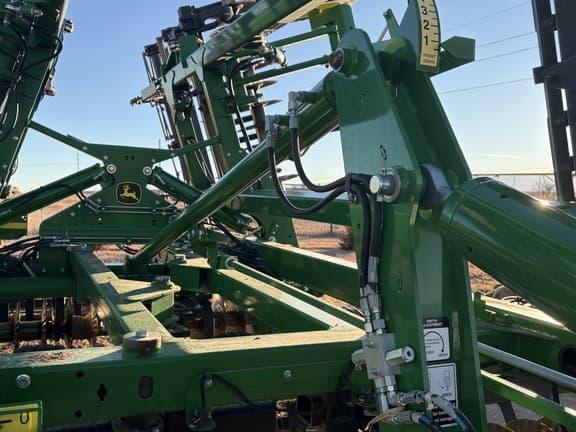 Image of John Deere 2660VT equipment image 2