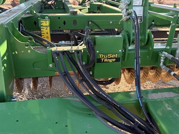 Image of John Deere 2660VT equipment image 3