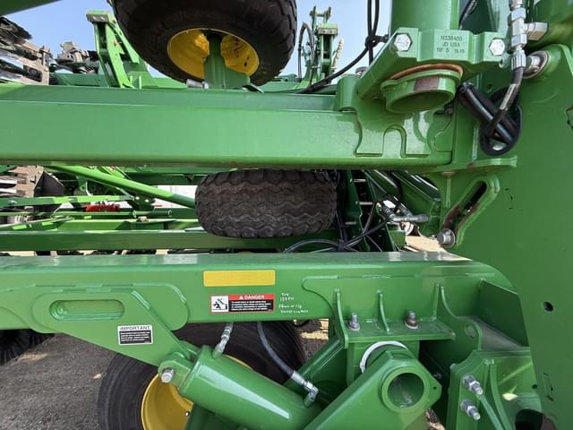 Image of John Deere 2660VT equipment image 4