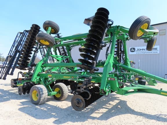 Image of John Deere 2660VT equipment image 4