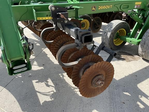 Image of John Deere 2660VT equipment image 3