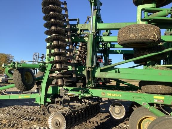 Image of John Deere 2660VT equipment image 1