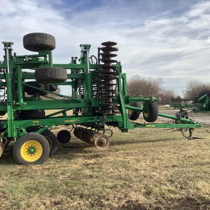 Image of John Deere 2660VT equipment image 4