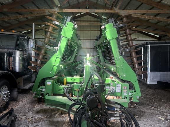 Image of John Deere 2660VT equipment image 2