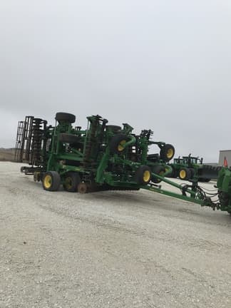 Image of John Deere 2660VT equipment image 4