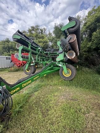 Image of John Deere 2680H equipment image 1