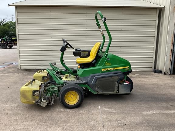 Image of John Deere 2700 Primary image