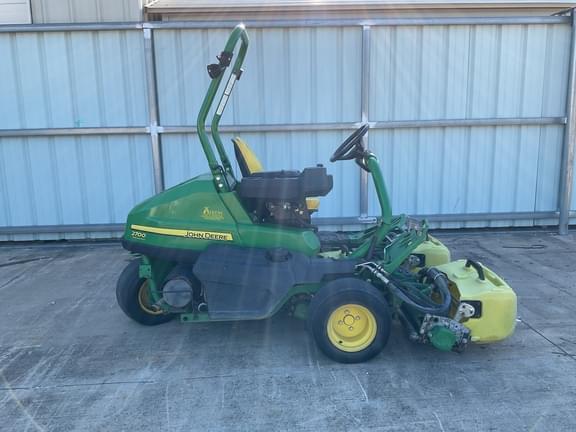 Image of John Deere 2700 equipment image 2
