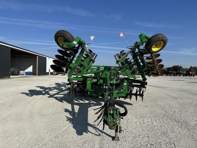 Image of John Deere 2720 equipment image 1