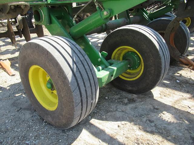 Image of John Deere 2720 equipment image 4