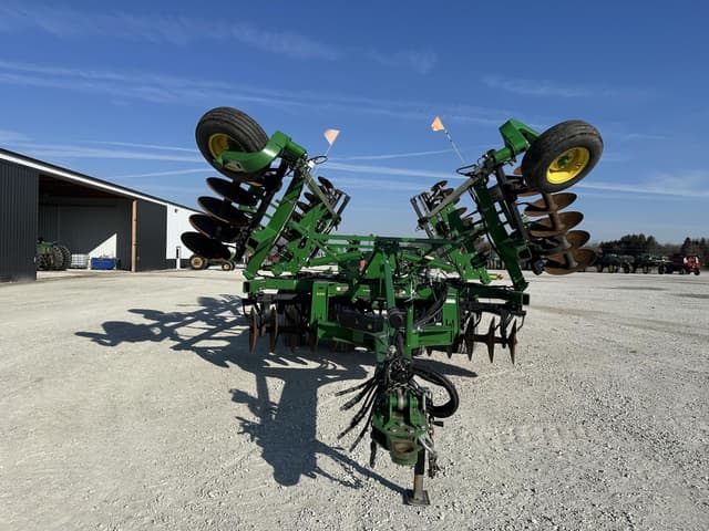 Image of John Deere 2720 equipment image 1