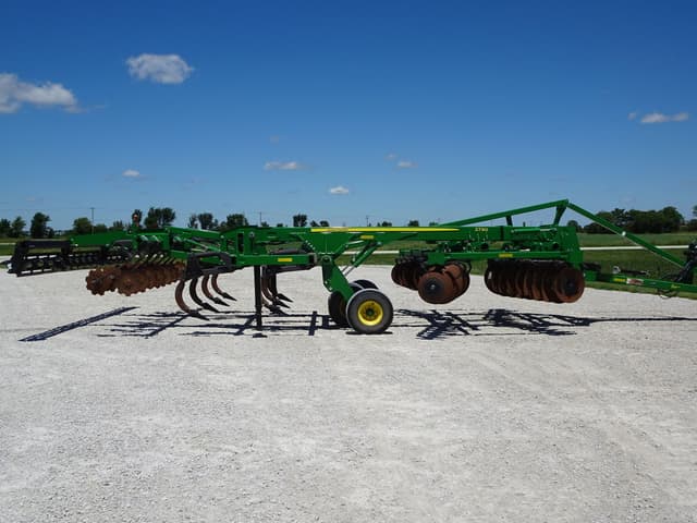 Image of John Deere 2730 equipment image 3
