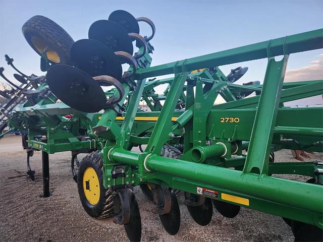 Image of John Deere 2730 equipment image 1