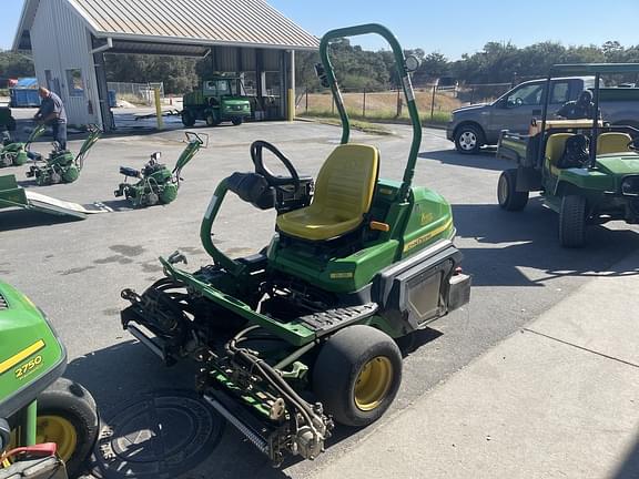 Image of John Deere 2750 equipment image 2