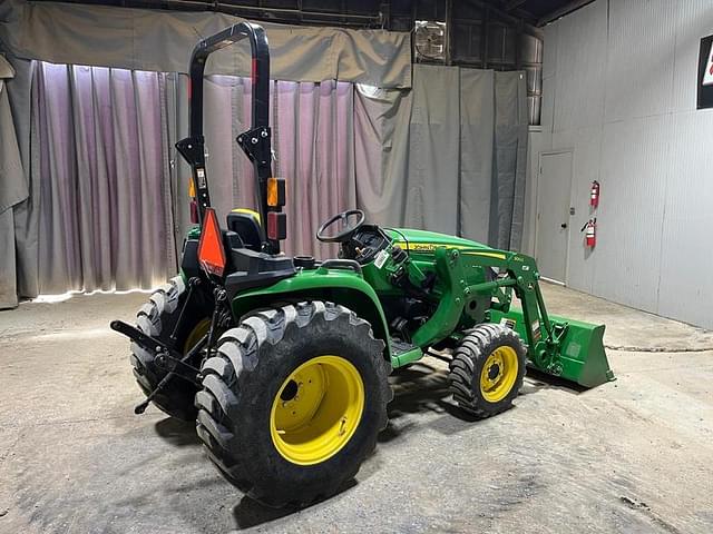 Image of John Deere 3025E equipment image 4