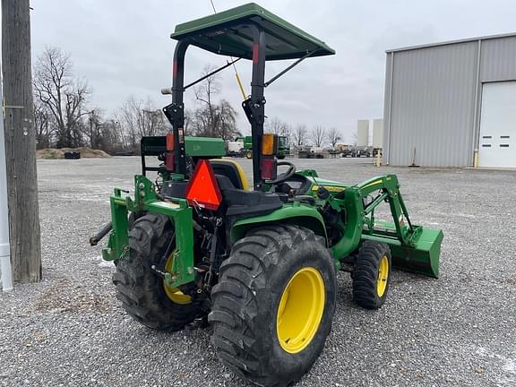 Image of John Deere 3032E equipment image 4