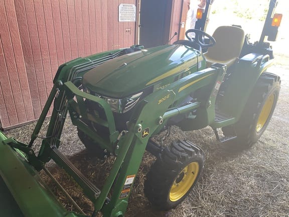 2020 John Deere 3032E Equipment Image0