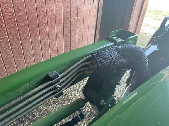Image of John Deere 3032E equipment image 4