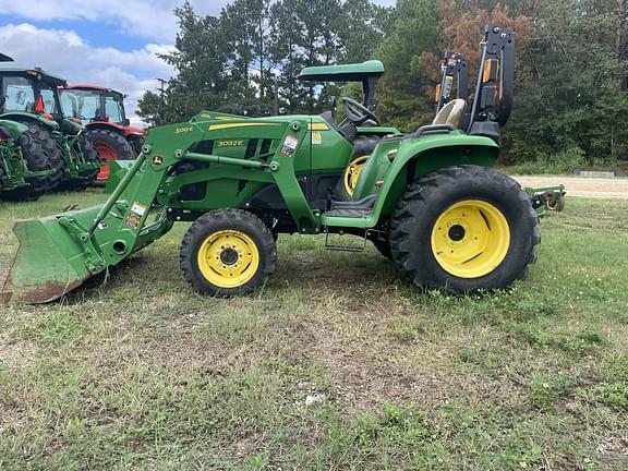 Image of John Deere 3032E equipment image 1