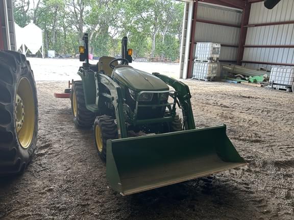 Image of John Deere 3032E equipment image 4