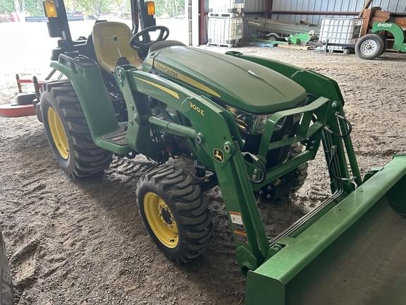 Image of John Deere 3032E equipment image 2