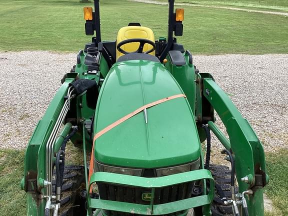 Image of John Deere 3032E equipment image 3