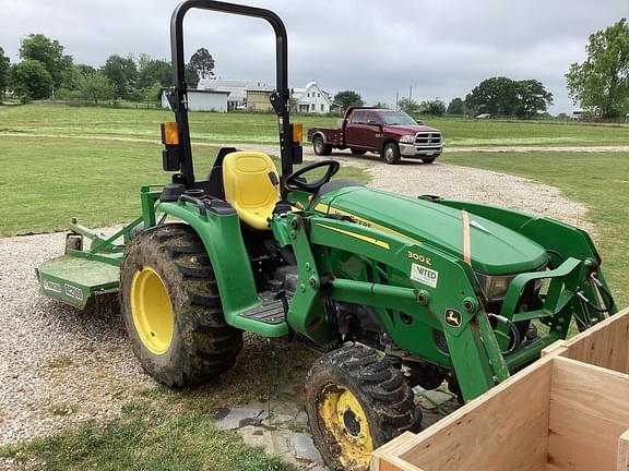 Image of John Deere 3032E equipment image 4