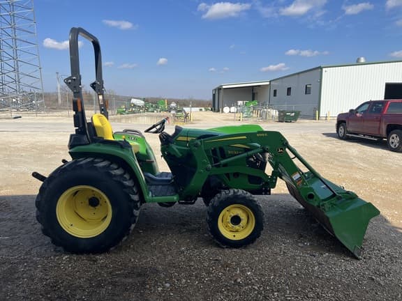 Image of John Deere 3032E equipment image 4