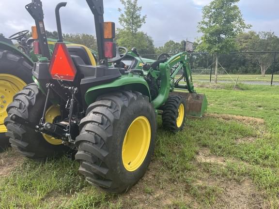 Image of John Deere 3032E equipment image 3