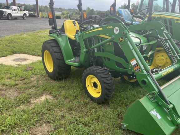 Image of John Deere 3032E equipment image 1