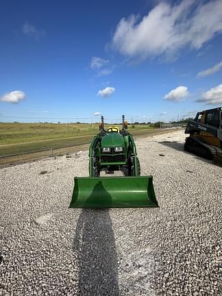 Image of John Deere 3032E equipment image 2