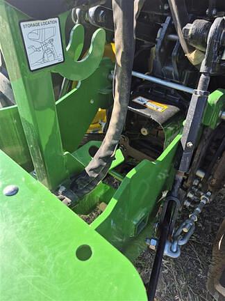 Image of John Deere 3032E equipment image 4