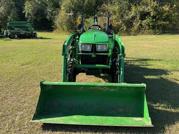 Image of John Deere 3032E equipment image 2