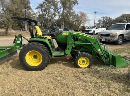 Image of John Deere 3033R equipment image 2