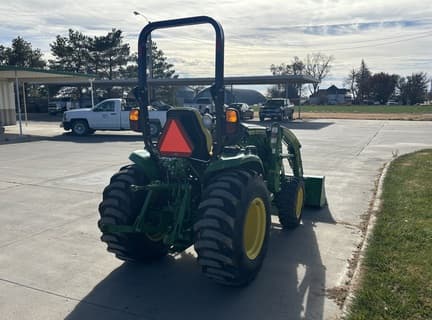 Image of John Deere 3033R equipment image 3