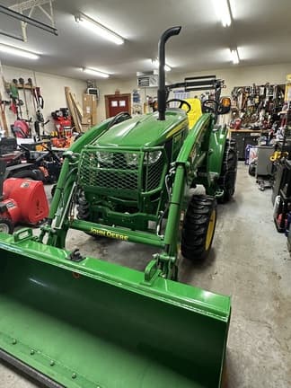 Image of John Deere 3033R equipment image 2