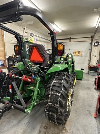 Image of John Deere 3033R equipment image 4
