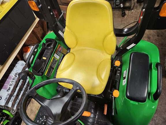 Image of John Deere 3033R equipment image 4