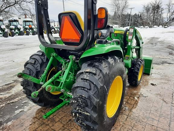 Image of John Deere 3033R equipment image 3