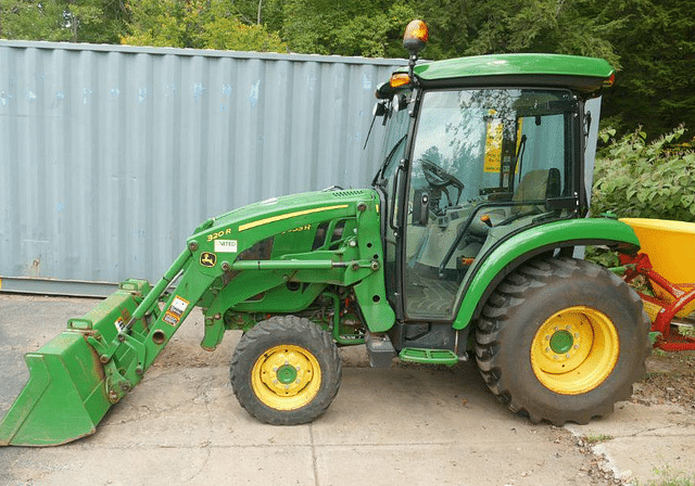 Image of John Deere 3033R equipment image 1