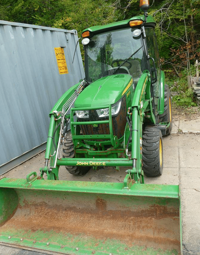 Image of John Deere 3033R equipment image 2