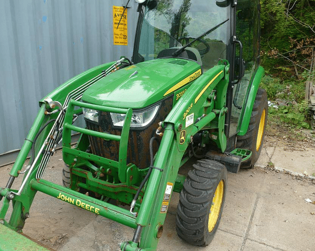 Image of John Deere 3033R equipment image 3