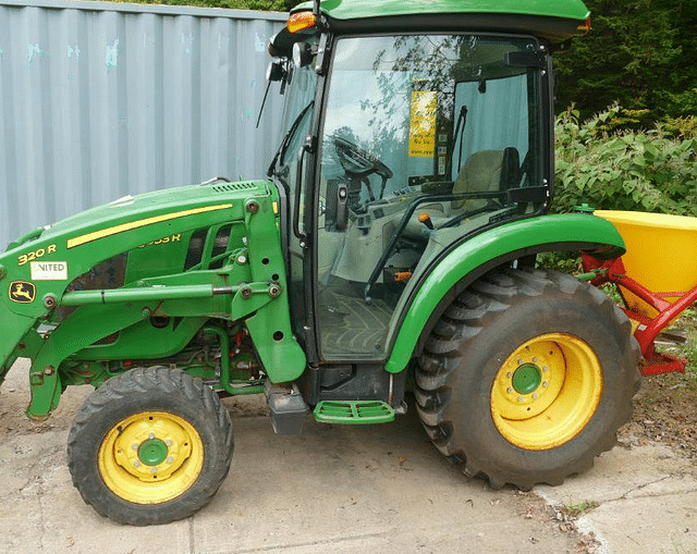 Image of John Deere 3033R equipment image 4