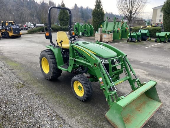 Image of John Deere 3033R equipment image 4