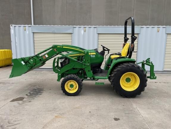 Image of John Deere 3033R equipment image 1