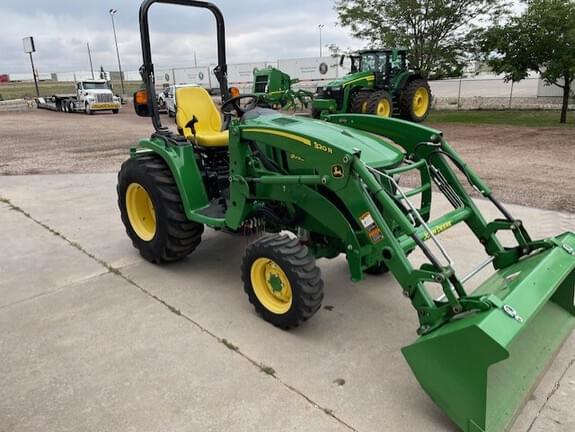 Image of John Deere 3033R Primary image